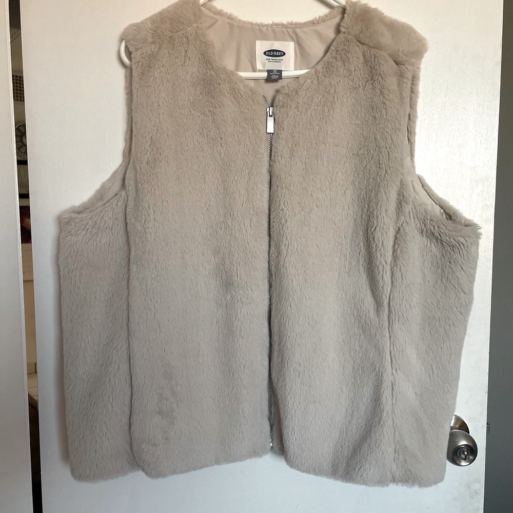 Old Navy Zip Faux Fur Vest - Size 2X - Picture 4 of 12